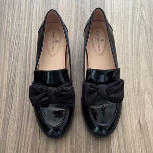 Darling Bandolino Glossy Patent Black Flats with Bow Accent 1" heel size 7!